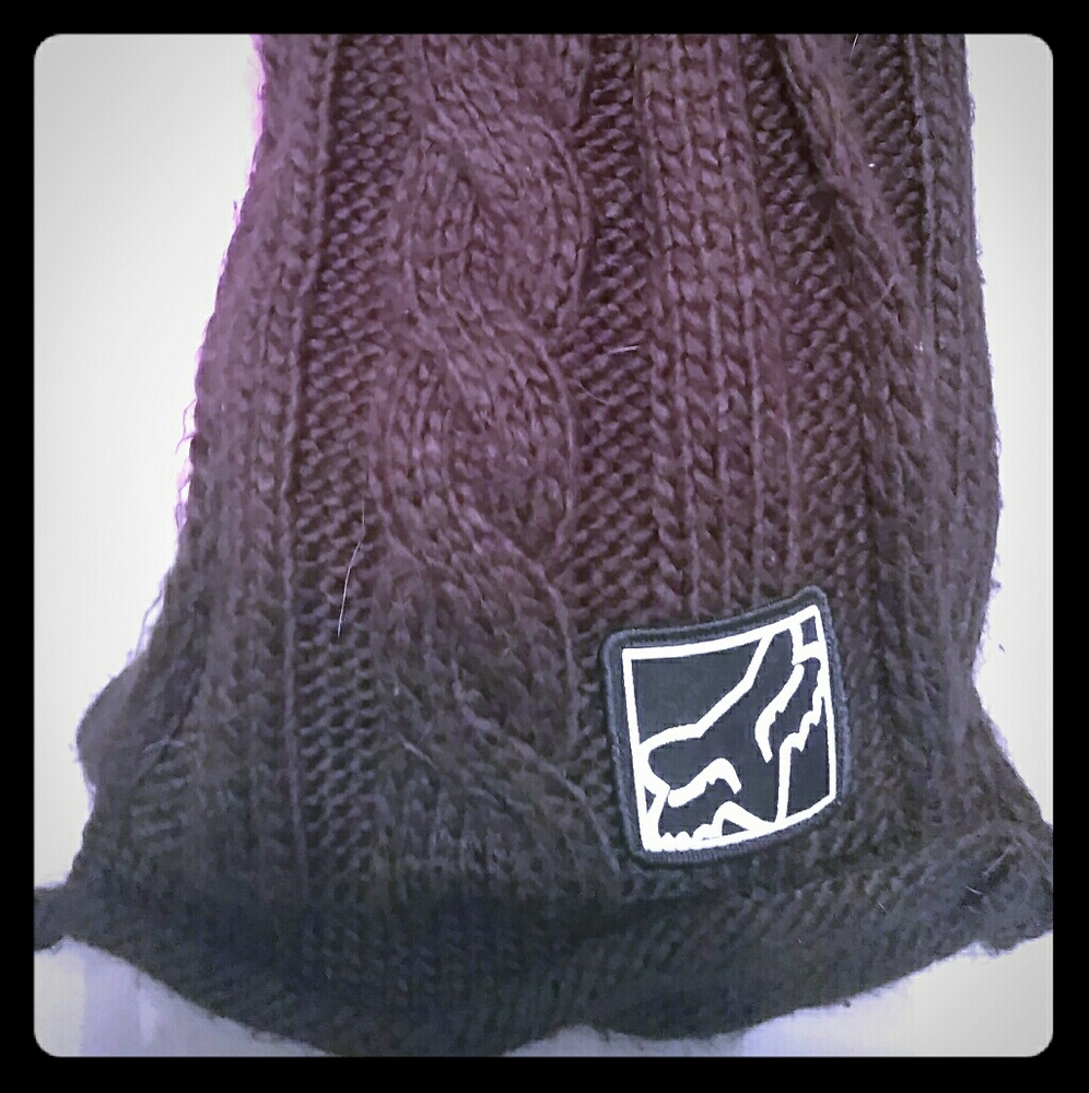 Black Fox Women's scarf